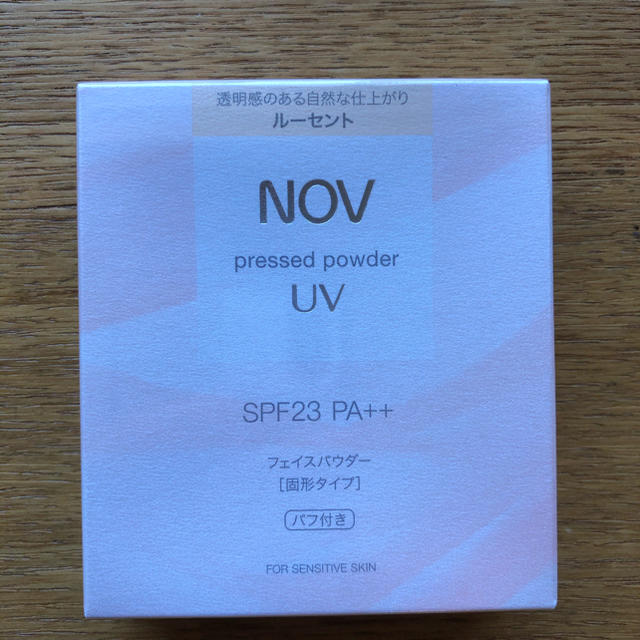 NOV(ノブ)のノブ　プレストパウダー　UV (パフ・保護フィルム付き) コスメ/美容のベースメイク/化粧品(フェイスパウダー)の商品写真