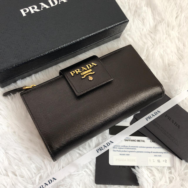 極美品　PRADA プラダ　2つ折り財布ファッション小物