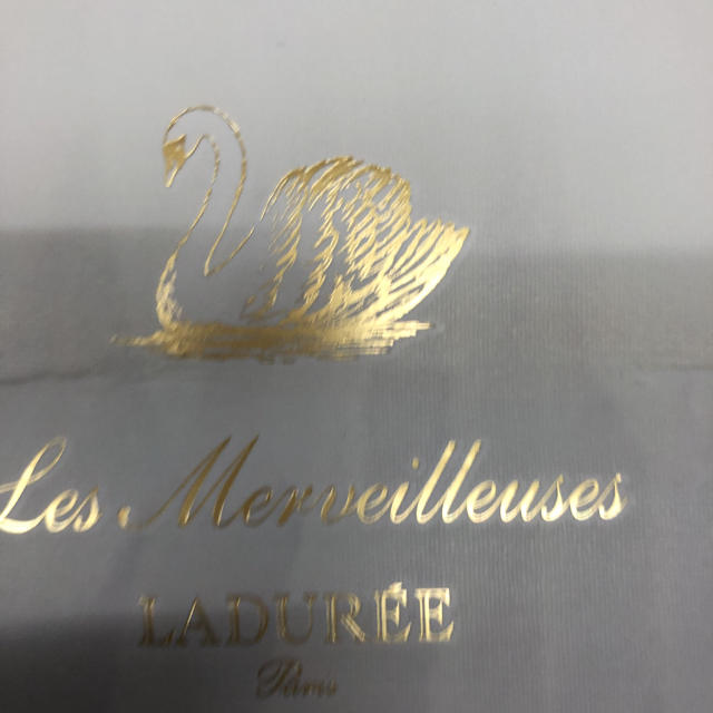 Les Merveilleuses LADUREE(レメルヴェイユーズラデュレ)のラデュレ  限定チークポット　白鳥　(チークなし、ポットのみ) コスメ/美容のベースメイク/化粧品(チーク)の商品写真