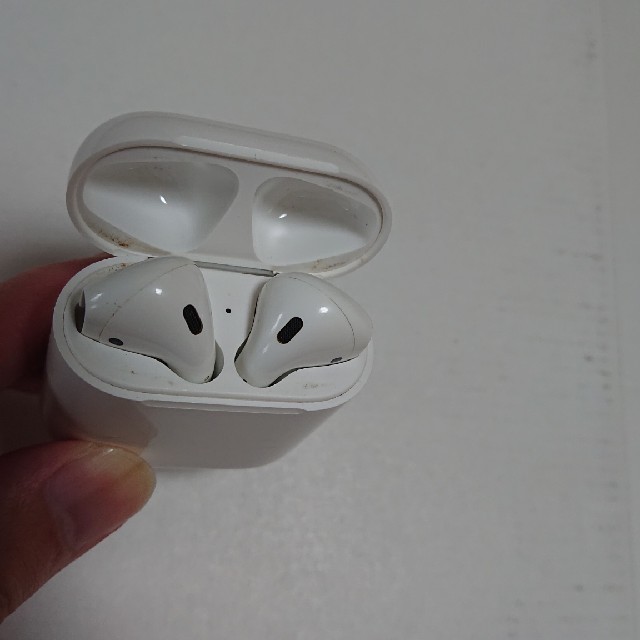 Apple(アップル)のAirPods 第1世代 スマホ/家電/カメラのオーディオ機器(ヘッドフォン/イヤフォン)の商品写真