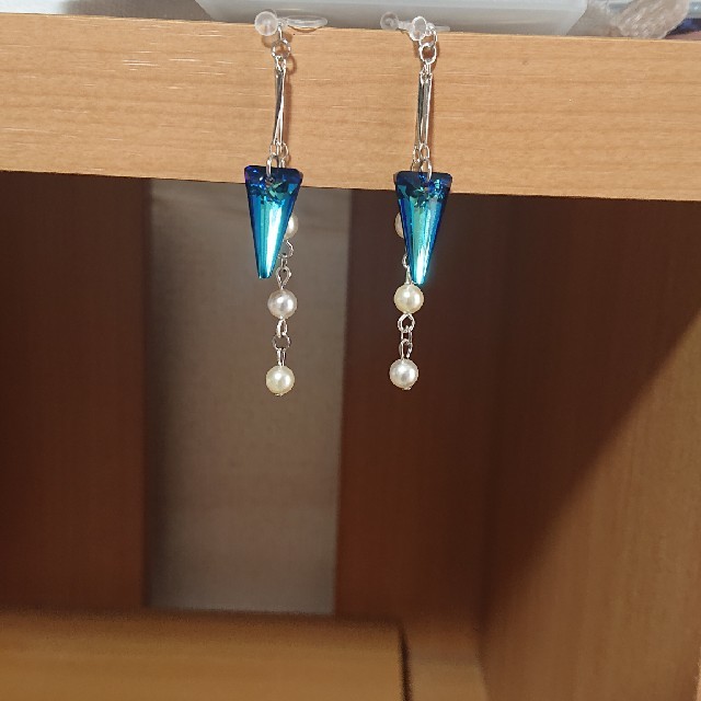 SWAROVSKI(スワロフスキー)の～深海と泡パールのピアス～  〈樹脂ノンホールピアス〉 ハンドメイドのアクセサリー(ピアス)の商品写真