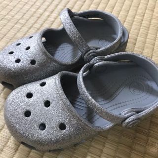 クロックス(crocs)のクロックス★キラキラシルバー★c10(サンダル)