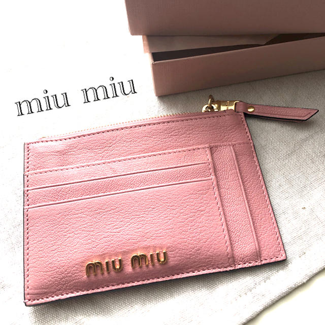 miumiu 定期入れ　ブラック