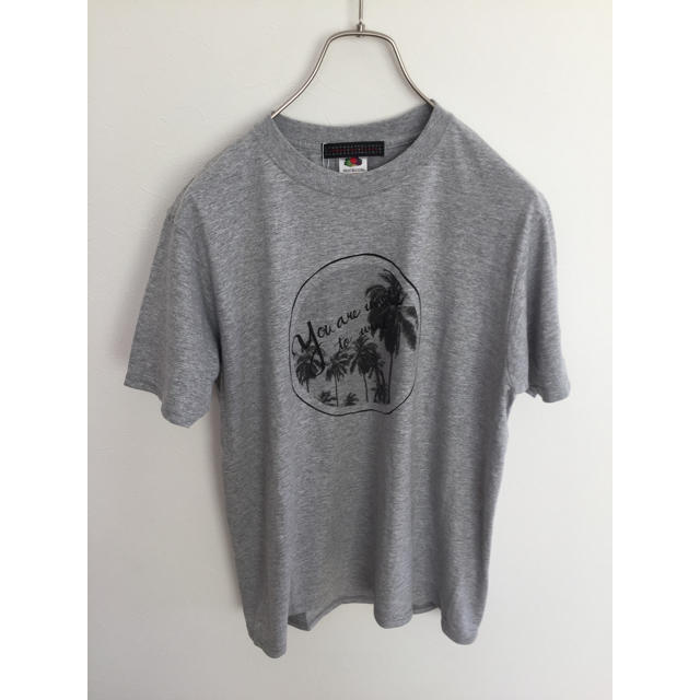 SENSE OF PLACE by URBAN RESEARCH(センスオブプレイスバイアーバンリサーチ)の新品 fruit of the room 椰子の木 Tシャツ サイズM グレー メンズのトップス(Tシャツ/カットソー(半袖/袖なし))の商品写真