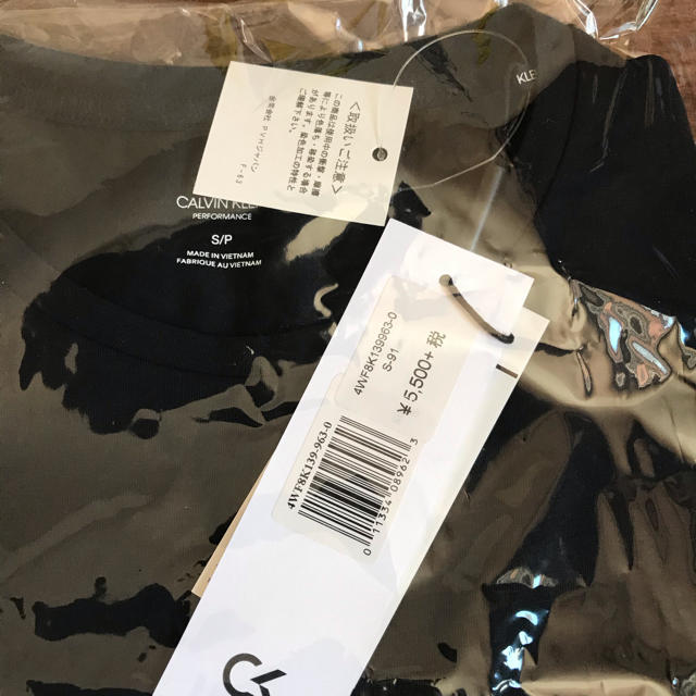 Calvin Klein(カルバンクライン)の新品 カルバンクライン ロゴ Tシャツ Sサイズ レディースのトップス(Tシャツ(半袖/袖なし))の商品写真