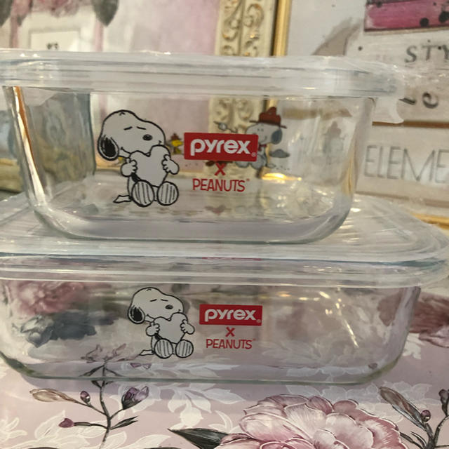 Pyrex(パイレックス)のパイレックス×スヌーピー ガラス保存容器 2個 インテリア/住まい/日用品のキッチン/食器(容器)の商品写真