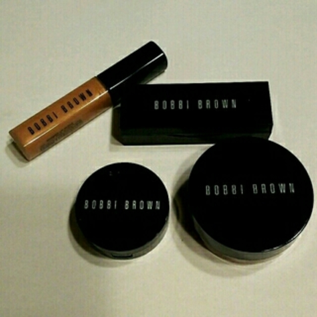 BOBBI BROWN(ボビイブラウン)の四点セット 新品～ほぼ未使用 コスメ/美容のベースメイク/化粧品(ファンデーション)の商品写真