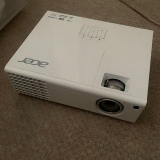 エイサー(Acer)のacre h6510bd  フルHDプロジェクター(プロジェクター)