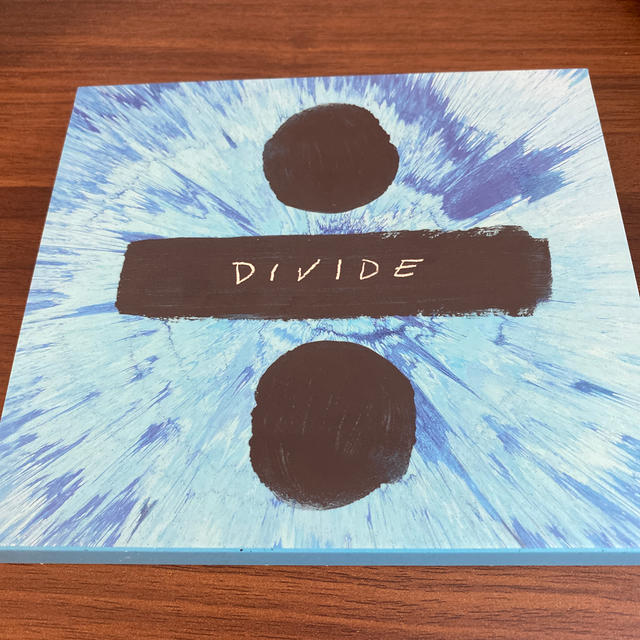 エドシーラン　÷DIVIDE  Ed Sheeran エンタメ/ホビーのCD(ポップス/ロック(洋楽))の商品写真