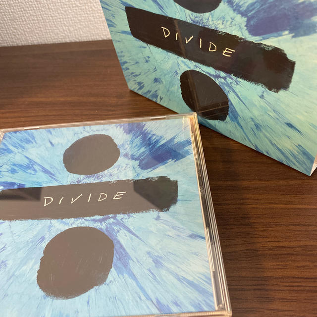 エドシーラン　÷DIVIDE  Ed Sheeran エンタメ/ホビーのCD(ポップス/ロック(洋楽))の商品写真