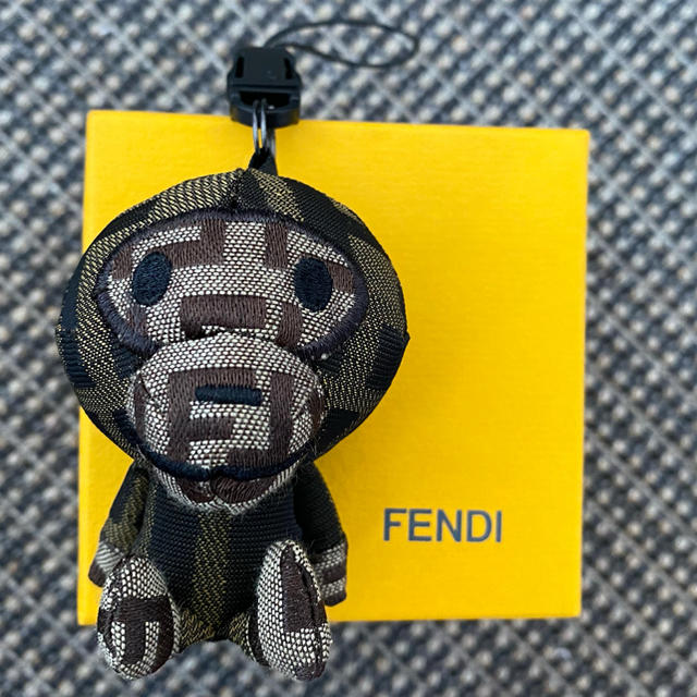 レア Ape エイプ FENDI フェンディ マイロ ストラップ NIGO 新品