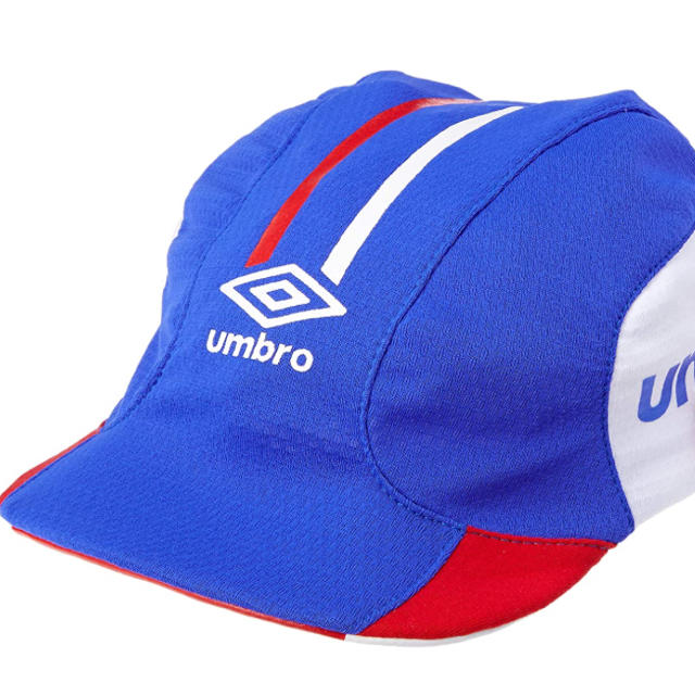 UMBRO(アンブロ)の新品、未開封タグ付 サッカーキャップ  帽子 スポーツ/アウトドアのサッカー/フットサル(その他)の商品写真