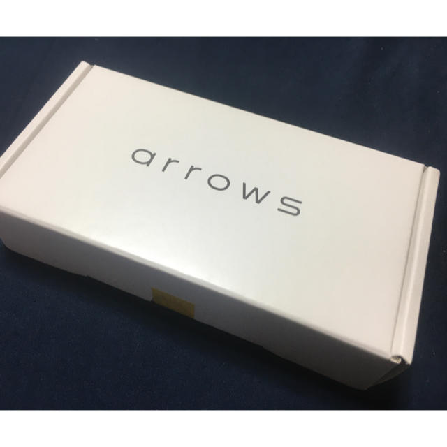 arrows(アローズ)の新品未使用 SIMフリー arrows M05 ホワイト　送料無料 スマホ/家電/カメラのスマートフォン/携帯電話(スマートフォン本体)の商品写真