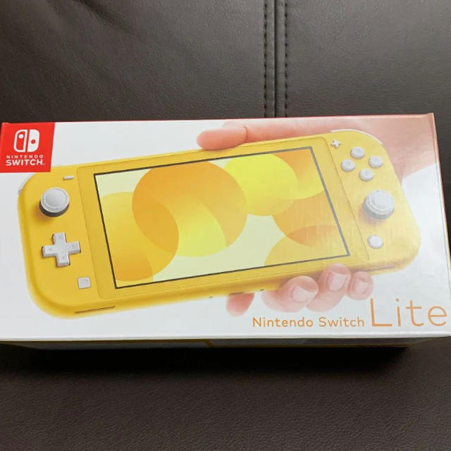 Nintendo Switch(ニンテンドースイッチ)のNintendo SWITCH LITE イエロー エンタメ/ホビーのゲームソフト/ゲーム機本体(家庭用ゲーム機本体)の商品写真