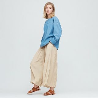 ユニクロ(UNIQLO)の【新品】ワッシャーサテンスカートパンツ　XS(その他)