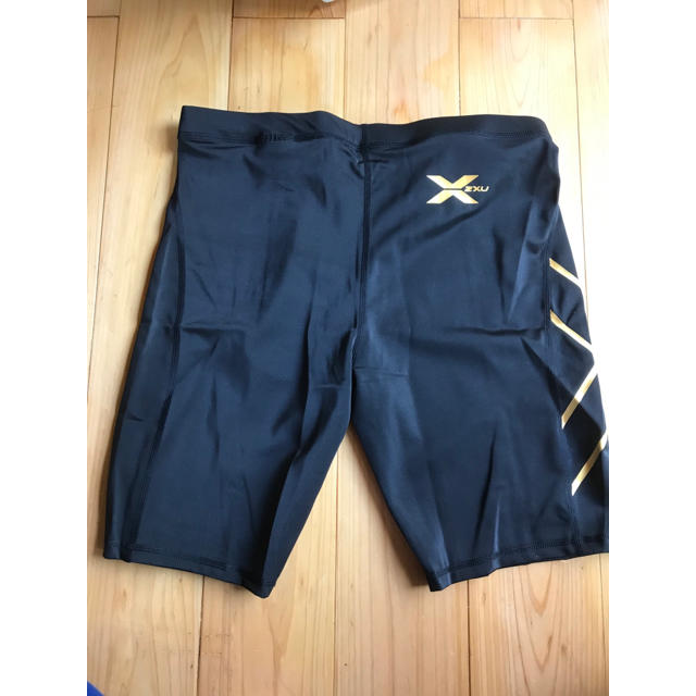 2XU(ツータイムズユー)の2XU  メンズ ショートパンツ Mサイズ gold メンズのレッグウェア(レギンス/スパッツ)の商品写真