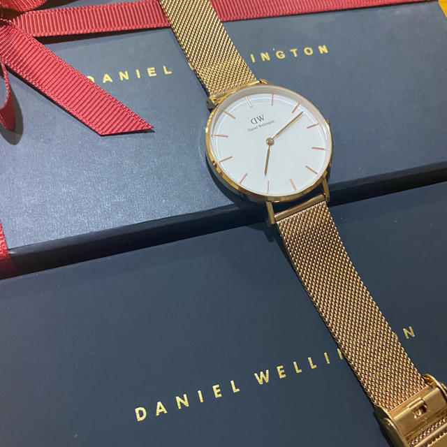 Daniel Wellington(ダニエルウェリントン)のウィラ様専用ページ ダニエルウェリントン　腕時計  ゴールド　ホワイト　美品 レディースのファッション小物(腕時計)の商品写真