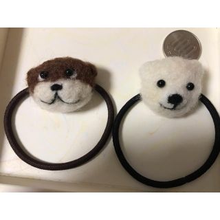 カワウソ　羊毛フェルト　しろくま　ハンドメイド(ヘアアクセサリー)