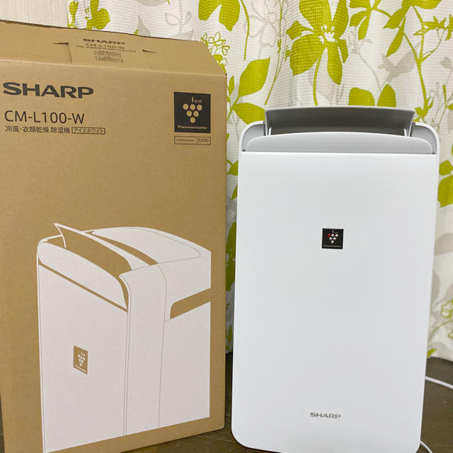 SHARP(シャープ)のSHARP CM-L100-W 冷風・衣類乾燥 除湿機 スマホ/家電/カメラの生活家電(加湿器/除湿機)の商品写真