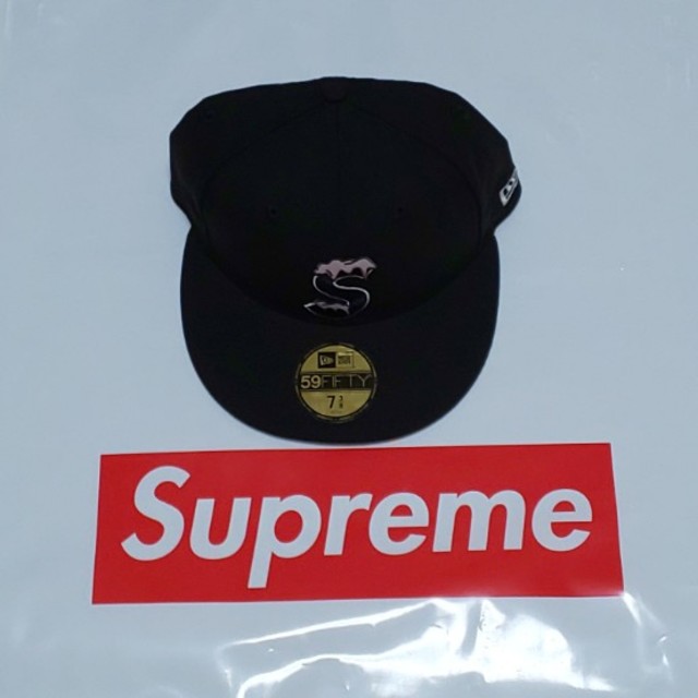 Supreme(シュプリーム)のSupreme S Logo New Era 7 3/8 58.7cm メンズの帽子(キャップ)の商品写真