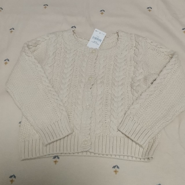 babyGAP(ベビーギャップ)の新品 ベビーギャップ ケーブルニットカーディガン80 キッズ/ベビー/マタニティのキッズ服女の子用(90cm~)(カーディガン)の商品写真