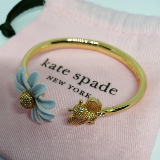 kate spade new york(ケイトスペードニューヨーク)の新品、少し訳あり♠ケイトスペード　デイジー　蜂　ブレスレット レディースのアクセサリー(ブレスレット/バングル)の商品写真