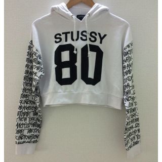 ステューシー(STUSSY)のstussyショート丈パーカー Mサイズ(パーカー)