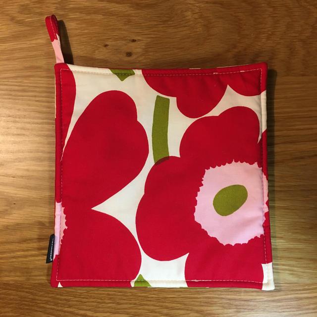 marimekko(マリメッコ)のmarimekko  マリメッコ鍋敷き インテリア/住まい/日用品のキッチン/食器(収納/キッチン雑貨)の商品写真