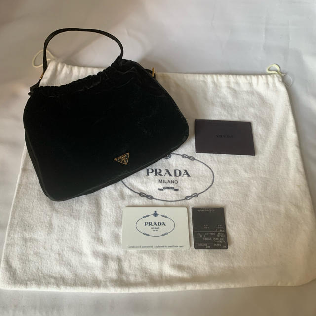 PRADA ミニバッグ　黒ビロード　新同