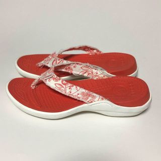 クロックス(crocs)のcrocs トングサンダル　ビーチサンダル(サンダル)