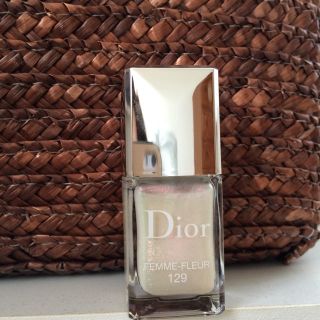 クリスチャンディオール(Christian Dior)のdior  ネイル パール ホワイト(マニキュア)