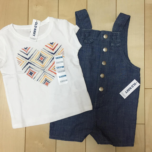 Old Navy(オールドネイビー)のショートサロペットセット キッズ/ベビー/マタニティのキッズ服女の子用(90cm~)(Tシャツ/カットソー)の商品写真