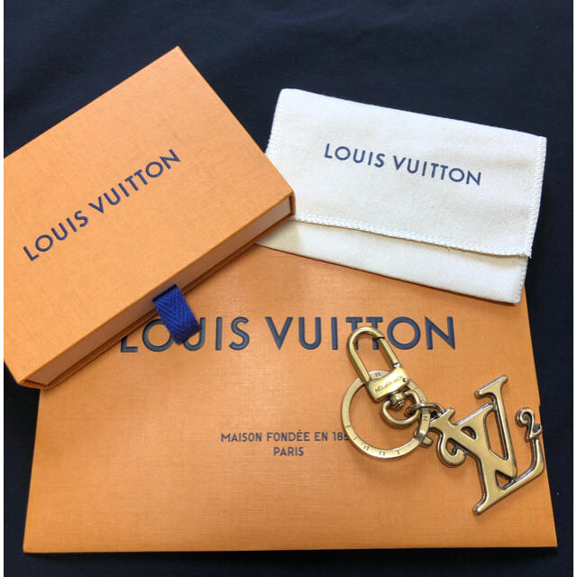 LOUIS VUITTON(ルイヴィトン)のルイヴィトン×nigo ポルト クレ・スクエアードLV メンズのファッション小物(キーホルダー)の商品写真