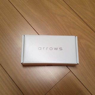 アローズ(arrows)の新品未開封 超美品 arrows M05 ホワイト 4G LTE SIMフリー(スマートフォン本体)