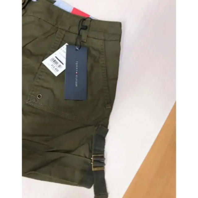 TOMMY HILFIGER(トミーヒルフィガー)のTOMMY HILFIGER❤︎カーキ色ショートパンツ 新品 レディースのパンツ(ショートパンツ)の商品写真