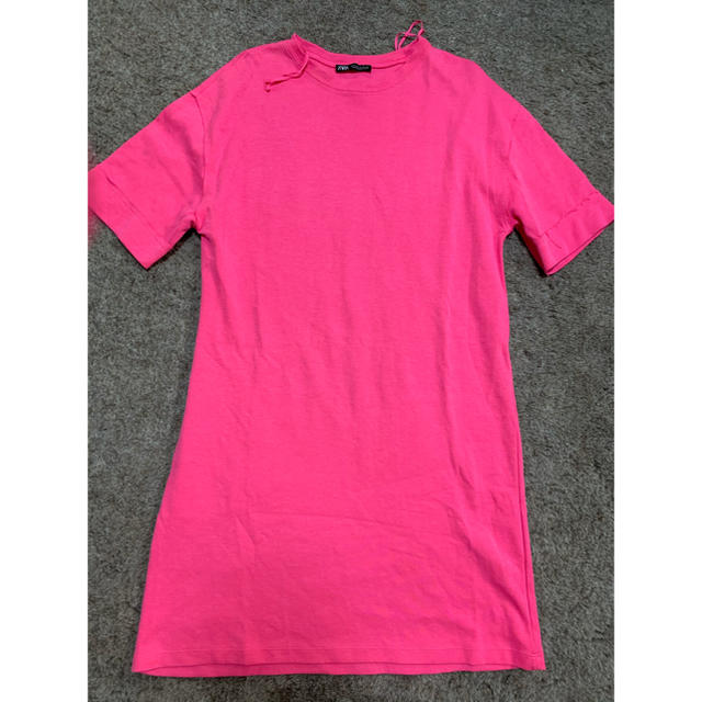 ZARA(ザラ)のZARA  ショッキングピンク　オーバーサイズTシャツ レディースのトップス(Tシャツ(半袖/袖なし))の商品写真