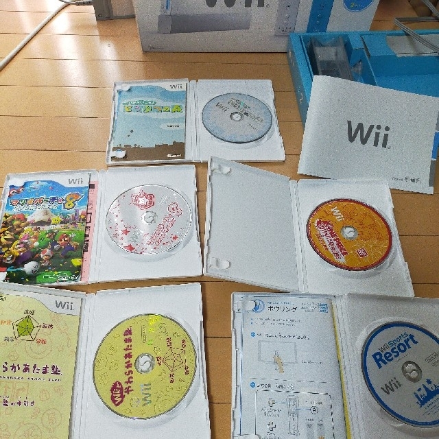 Wii(ウィー)のWiiセット エンタメ/ホビーのゲームソフト/ゲーム機本体(家庭用ゲーム機本体)の商品写真