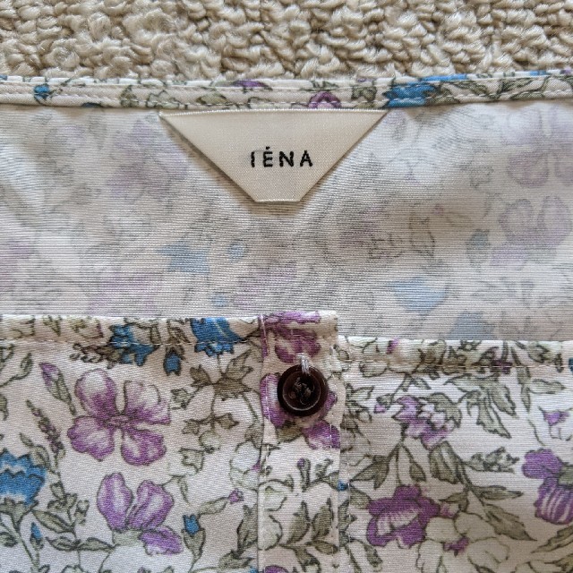 IENA(イエナ)のIENA　フラワープリントブラウス レディースのトップス(シャツ/ブラウス(半袖/袖なし))の商品写真