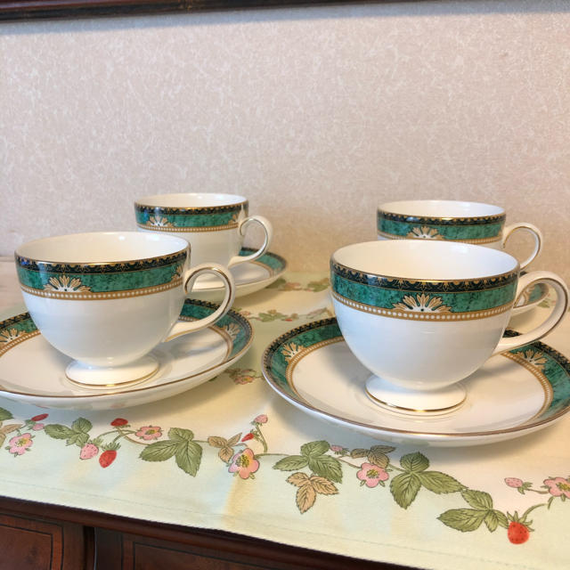 WEDGWOOD(ウェッジウッド)の【ウェッジウッド】カップ&ソーサー4客セット インテリア/住まい/日用品のキッチン/食器(食器)の商品写真