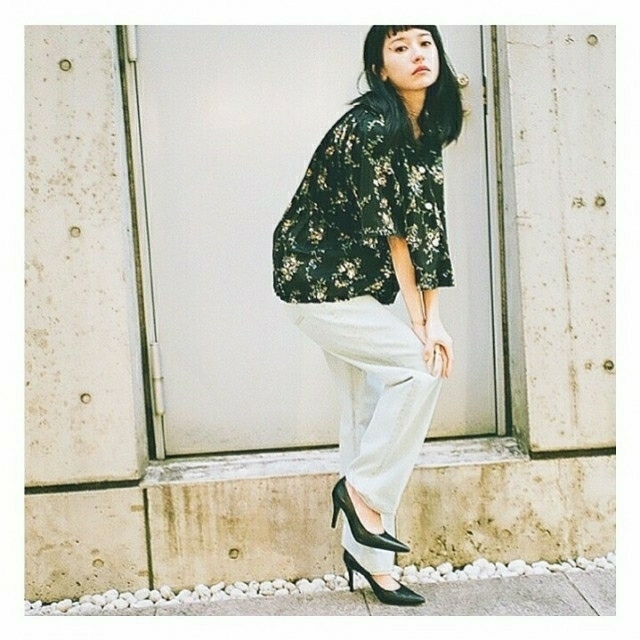 STUDIOUS(ステュディオス)のCLANE クラネ /BACK PLEATS ROOM FLOWER SHIRT レディースのトップス(シャツ/ブラウス(半袖/袖なし))の商品写真