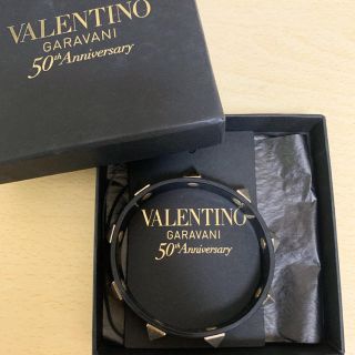 ヴァレンティノ(VALENTINO)のVALENTINO バングル ブラック　値下げしました！(ブレスレット/バングル)