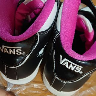 ヴァンズ(VANS)のVANSハイカット ブラック×ピンク(スニーカー)