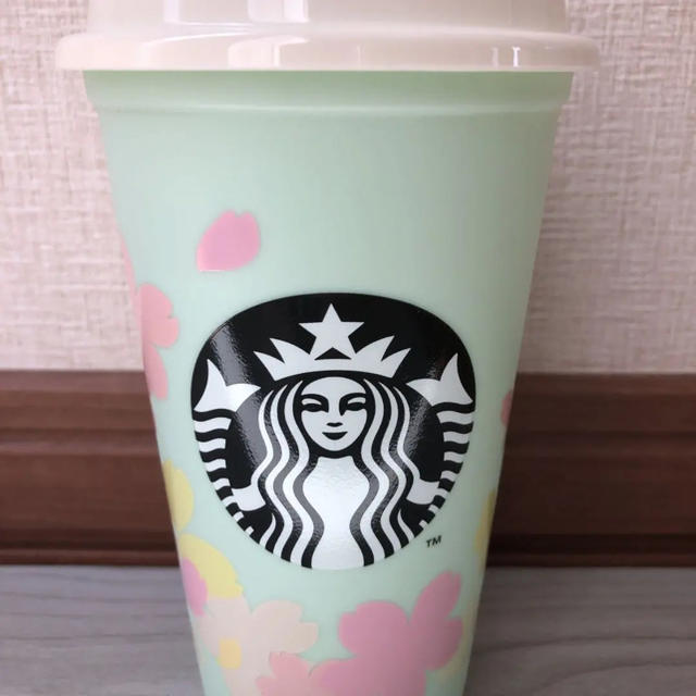 Starbucks Coffee(スターバックスコーヒー)の新品 完売品 桜 2020 スタバ スターバックス リユーザブル カップ　新品 インテリア/住まい/日用品のキッチン/食器(容器)の商品写真