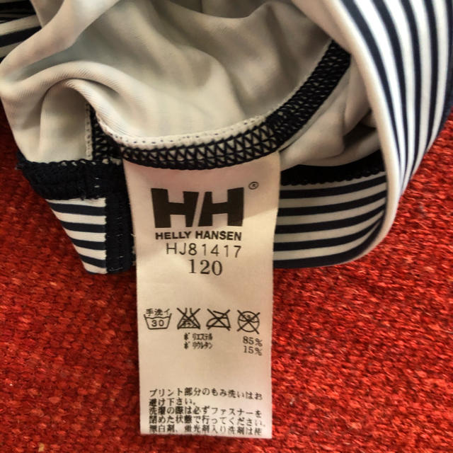 HELLY HANSEN(ヘリーハンセン)の中古　ヘリーハンセン　ラッシュガード　120 キッズ/ベビー/マタニティのキッズ服男の子用(90cm~)(水着)の商品写真