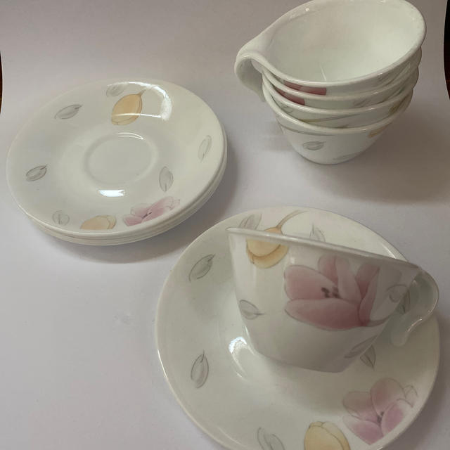 CORELLE(コレール)のコレールカップ&ソーサー5セット花柄 インテリア/住まい/日用品のキッチン/食器(グラス/カップ)の商品写真