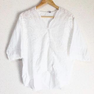 ザラ(ZARA)の刺繍レースが可愛い(๑˃̵ᴗ˂̵)✨‼️デニムに合う❤️後ろ長めブラウス(シャツ/ブラウス(半袖/袖なし))