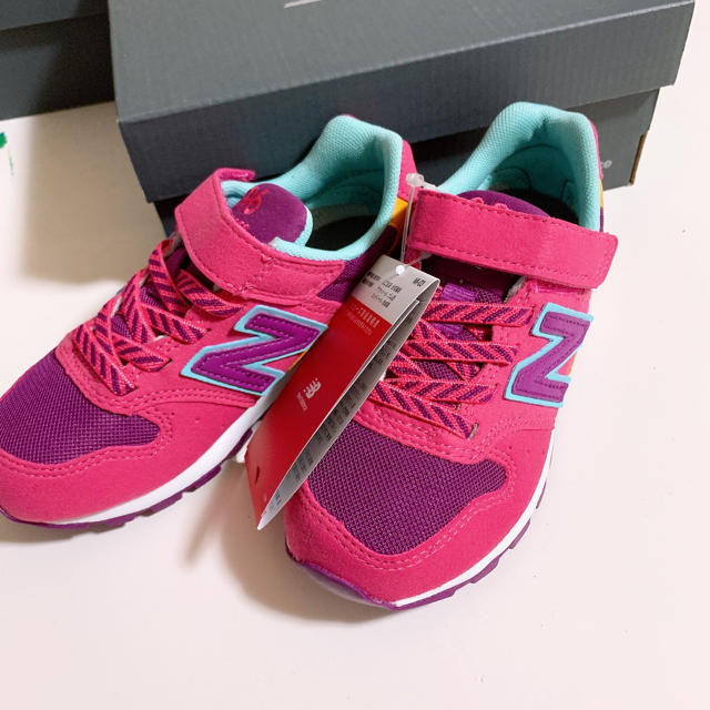 New Balance(ニューバランス)の17.5 新品 ニューバランス スニーカー 996 マゼンダ パープル キッズ キッズ/ベビー/マタニティのキッズ靴/シューズ(15cm~)(スニーカー)の商品写真