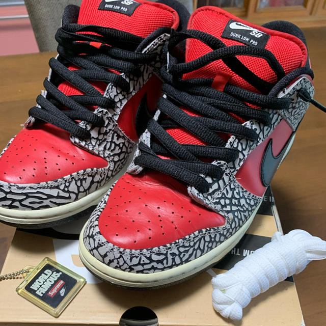 靴/シューズNIKE DUNK SB SUPREME  28.5