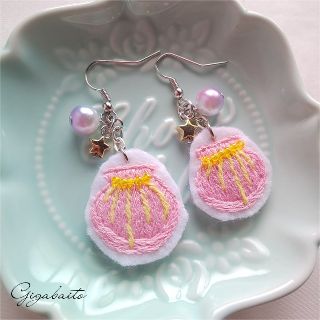 刺繍ピアス イヤリング 貝 シェルアクセサリー ハンドメイド(イヤリング)