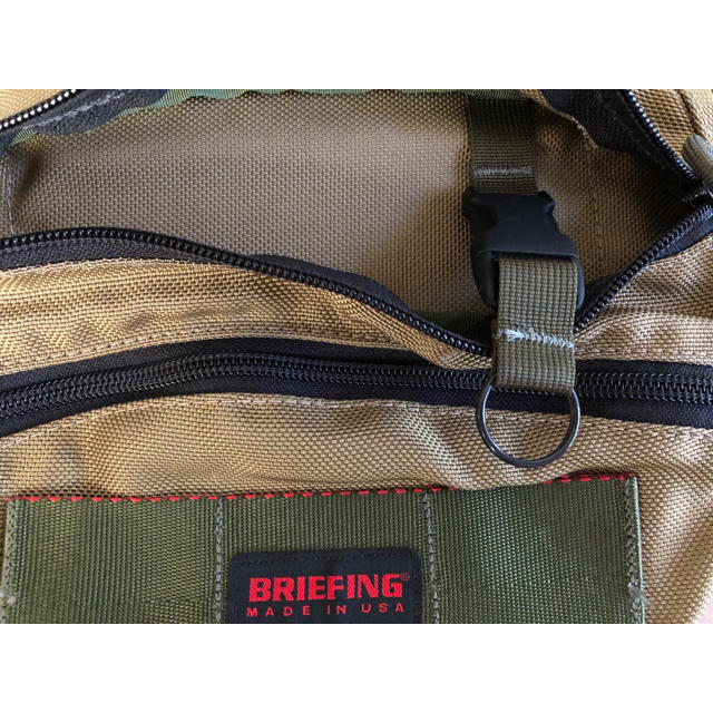 BRIEFING(ブリーフィング)の廃盤カーキ　BRIEFING PIKE ブリーフィング　パイク　アメリカ製 メンズのバッグ(ショルダーバッグ)の商品写真